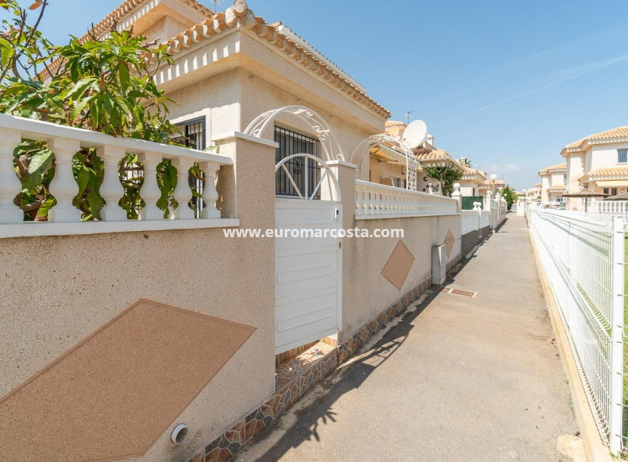 Venta - Chalet - Orihuela Costa