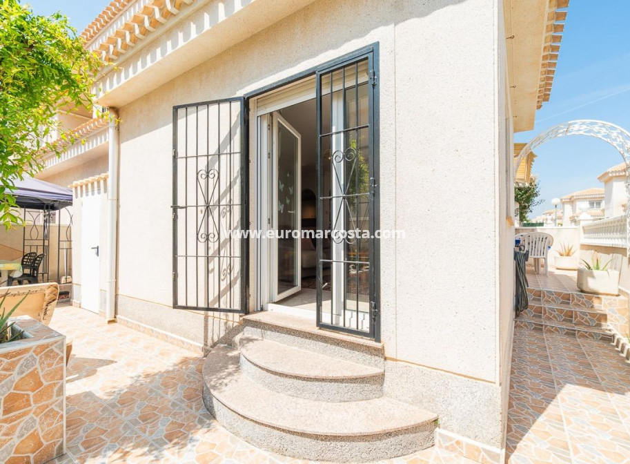 Venta - Chalet - Orihuela Costa