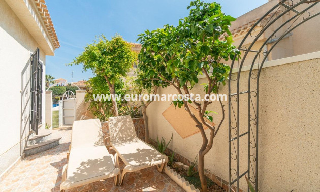 Venta - Chalet - Orihuela Costa