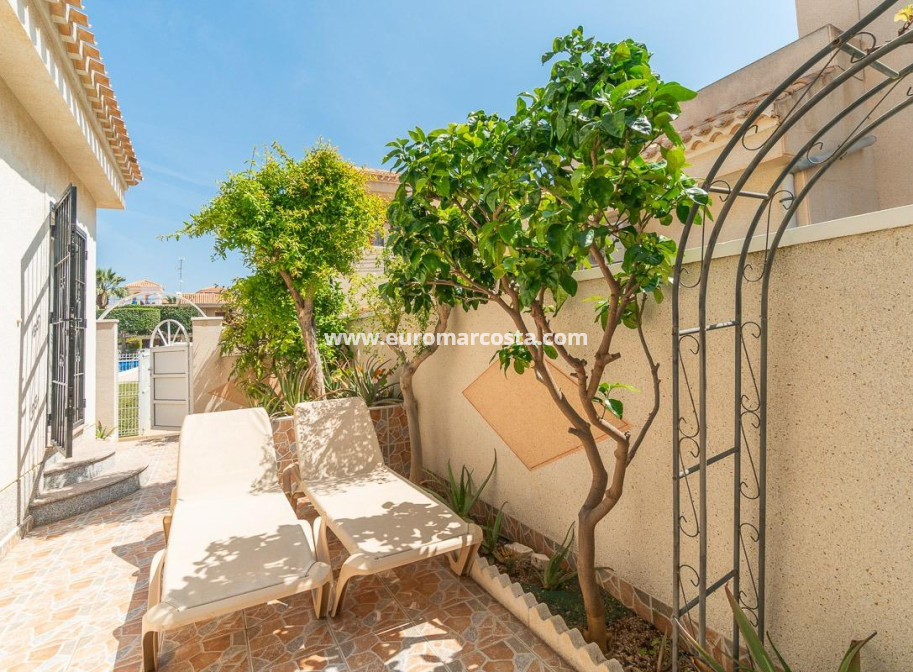 Venta - Chalet - Orihuela Costa