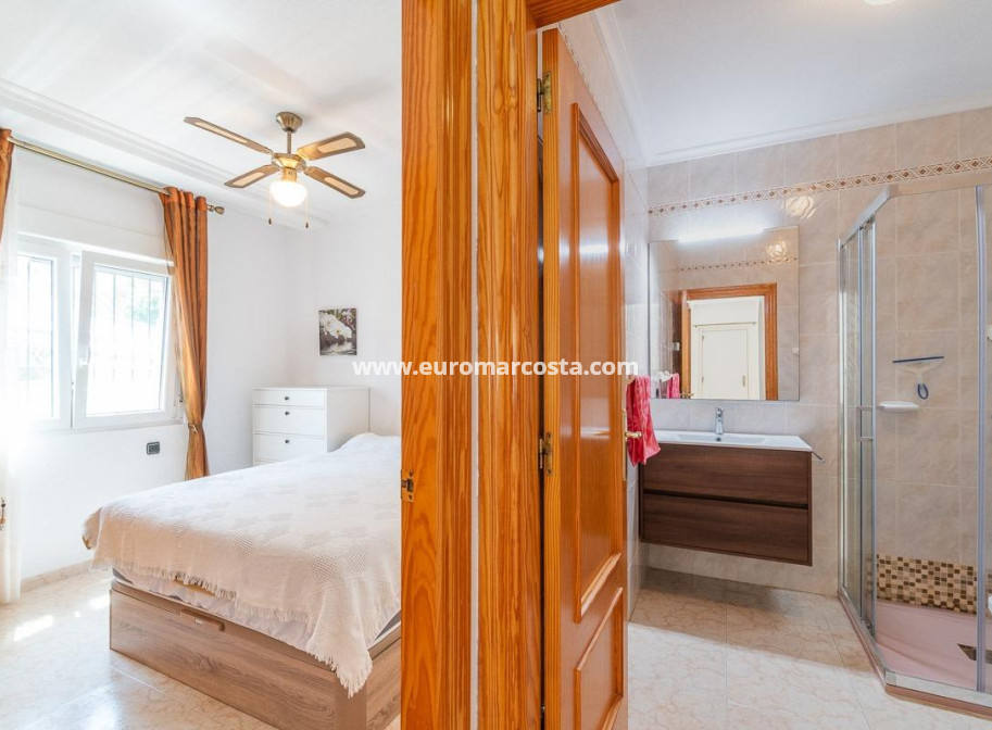 Venta - Chalet - Orihuela Costa