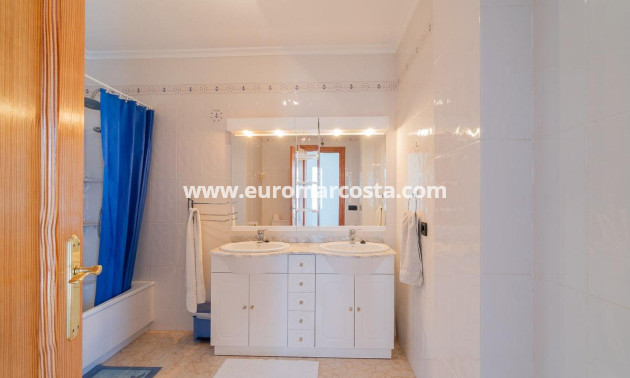 Venta - Chalet - Orihuela Costa