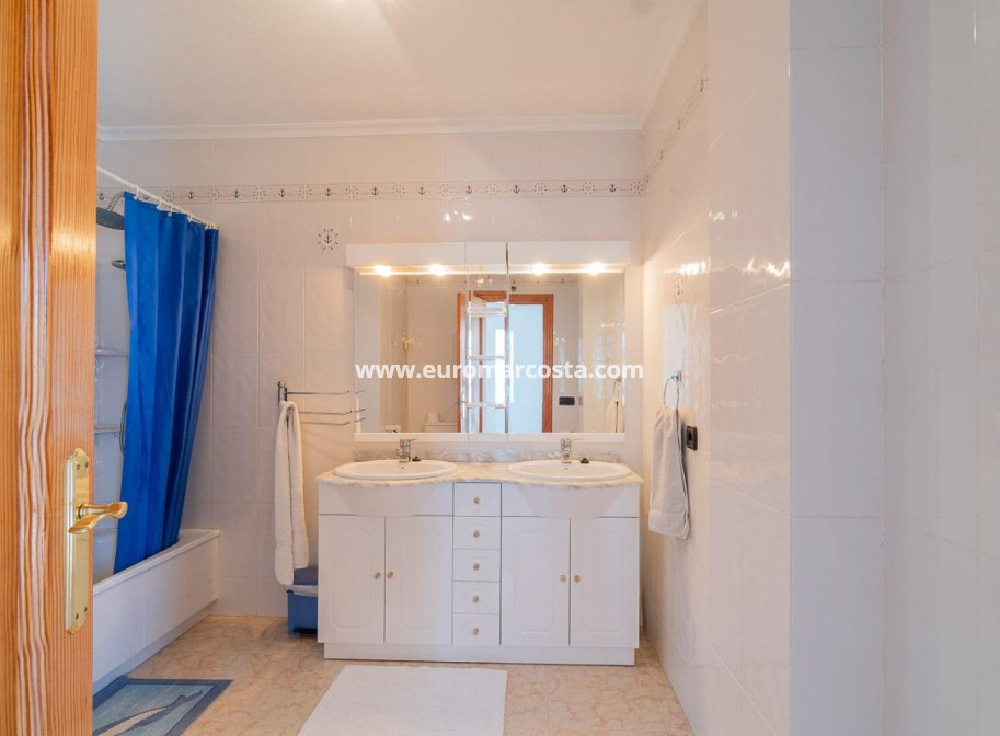 Venta - Chalet - Orihuela Costa