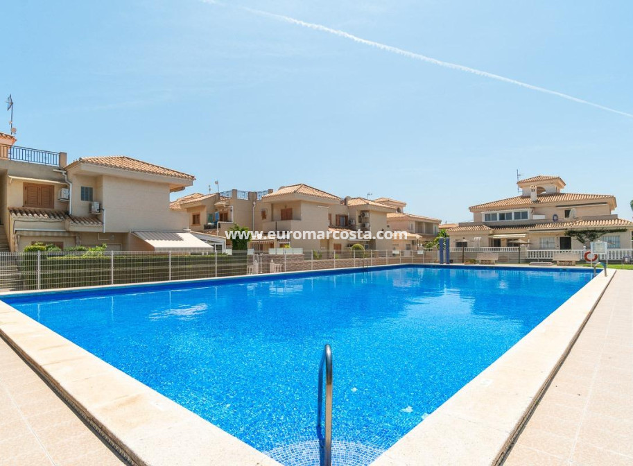 Venta - Chalet - Orihuela Costa