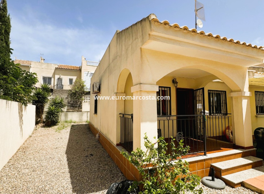 Sale - Villa - Guardamar del Segura