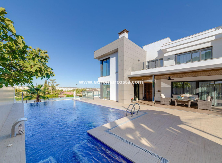 Objekte zum Wiederverkauf - Villa freitstehend - Torrevieja - TORREVIEJA