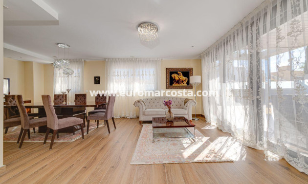 Objekte zum Wiederverkauf - Villa freitstehend - Torrevieja - TORREVIEJA