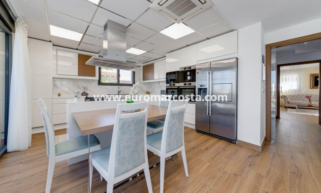 Objekte zum Wiederverkauf - Villa freitstehend - Torrevieja - TORREVIEJA