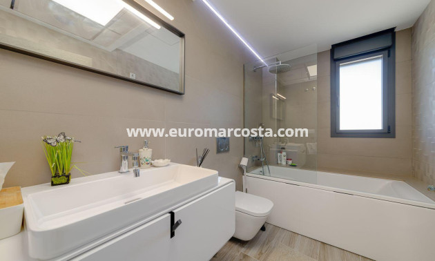 Objekte zum Wiederverkauf - Villa freitstehend - Torrevieja - TORREVIEJA