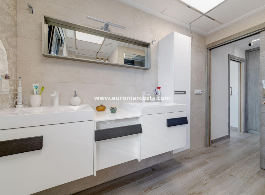 Objekte zum Wiederverkauf - Villa freitstehend - Torrevieja - TORREVIEJA