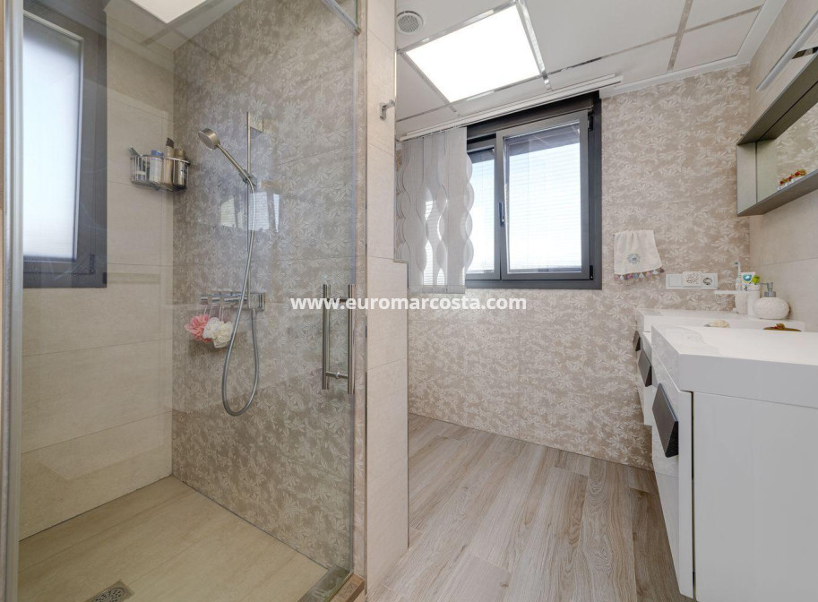 Objekte zum Wiederverkauf - Villa freitstehend - Torrevieja - TORREVIEJA