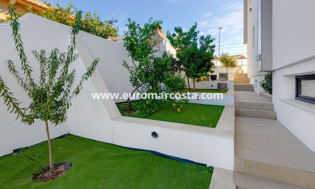 Objekte zum Wiederverkauf - Villa freitstehend - Torrevieja - TORREVIEJA