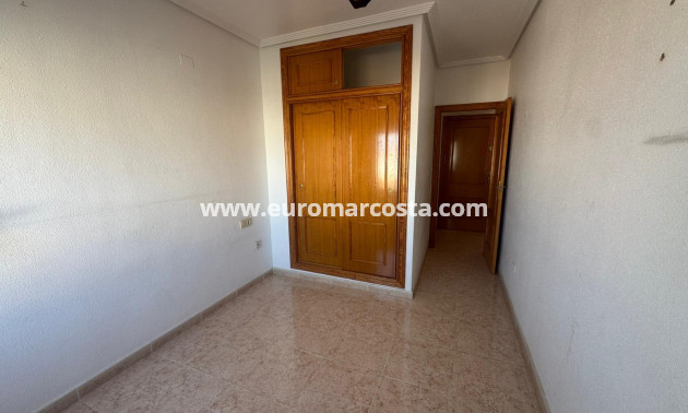 Sale - Apartment / flat - Torrevieja - La Mata