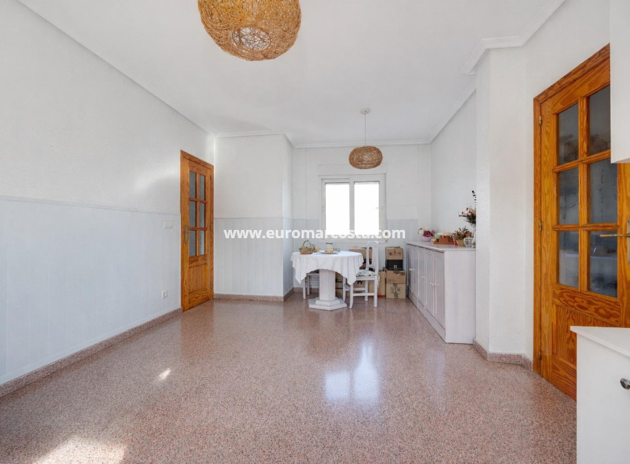 Objekte zum Wiederverkauf - Wohnung - Torrevieja - TORREVIEJA