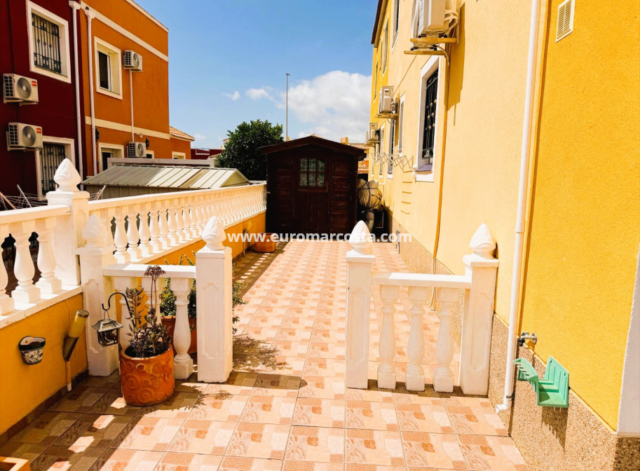Sale - Bungalow Planta Baja - Los Montesinos