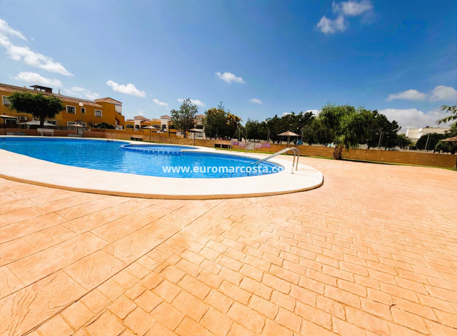 Sale - Bungalow Planta Baja - Los Montesinos