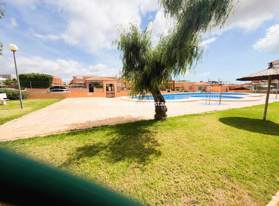 Sale - Bungalow Planta Baja - Los Montesinos
