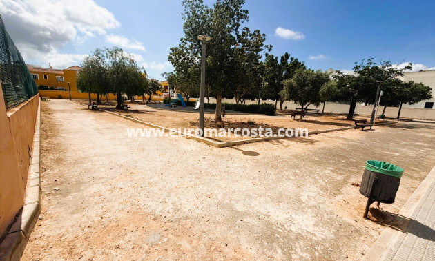 Sale - Bungalow Planta Baja - Los Montesinos
