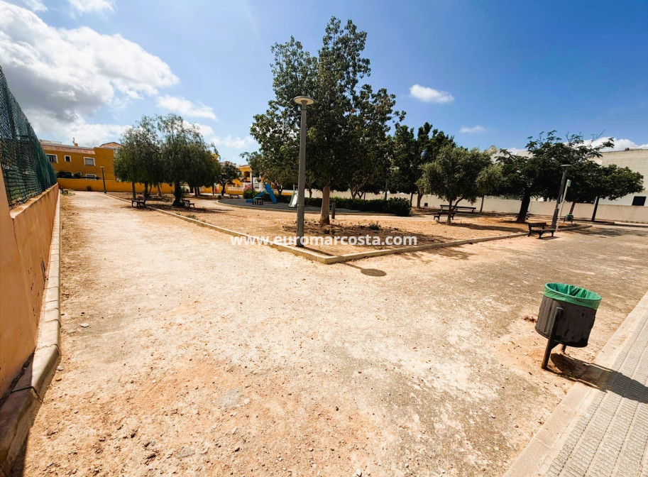 Sale - Bungalow Planta Baja - Los Montesinos