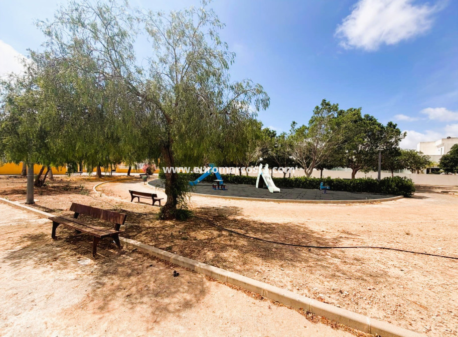 Sale - Bungalow Planta Baja - Los Montesinos