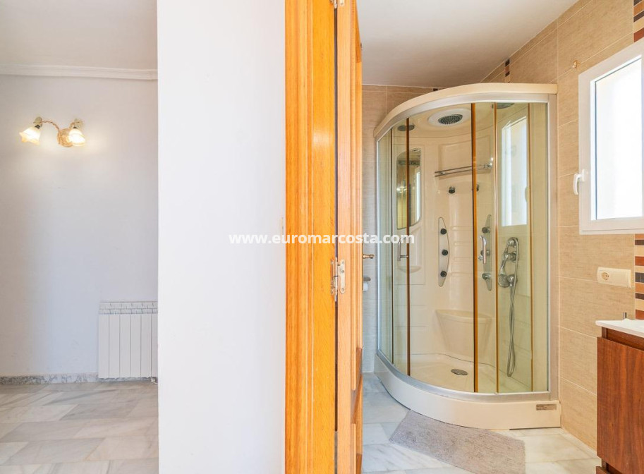 Sale - Villa - Torrevieja - La Mata