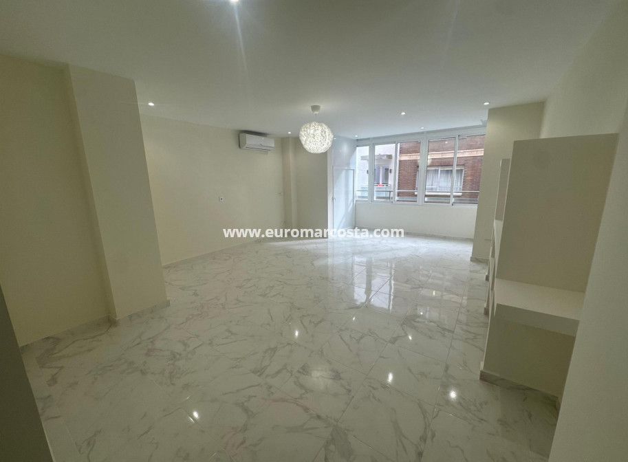 Sale - Apartment / flat - Torrevieja - Muelle Pesquero