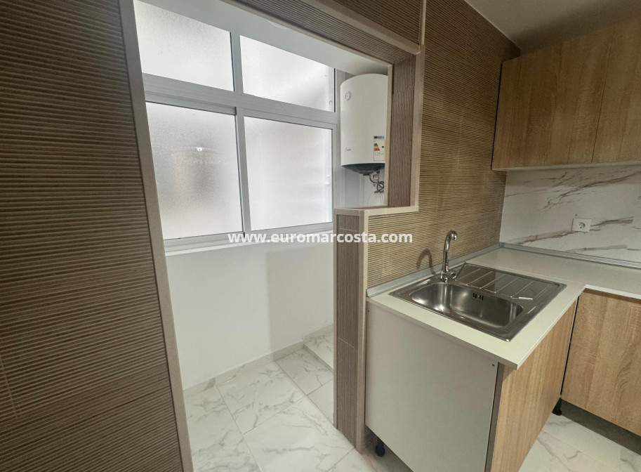 Sale - Apartment / flat - Torrevieja - Muelle Pesquero