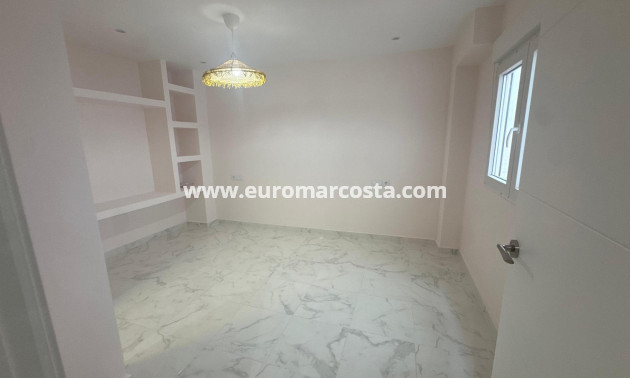 Sale - Apartment / flat - Torrevieja - Muelle Pesquero