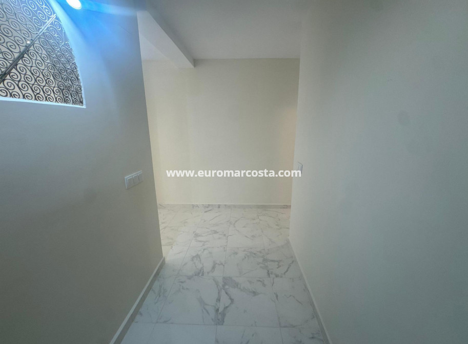 Sale - Apartment / flat - Torrevieja - Muelle Pesquero