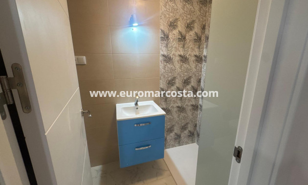 Sale - Apartment / flat - Torrevieja - Muelle Pesquero
