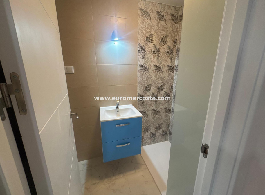 Sale - Apartment / flat - Torrevieja - Muelle Pesquero