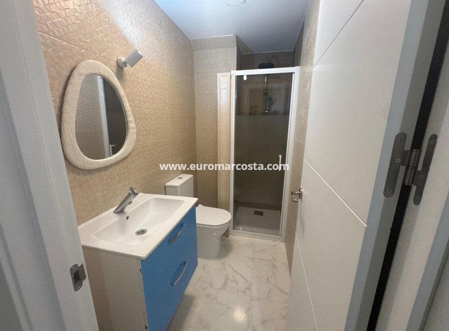 Sale - Apartment / flat - Torrevieja - Muelle Pesquero