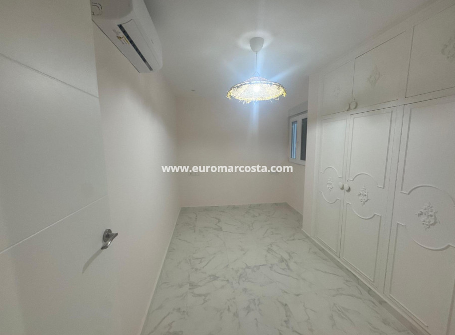 Sale - Apartment / flat - Torrevieja - Muelle Pesquero