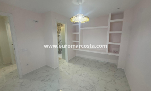 Sale - Apartment / flat - Torrevieja - Muelle Pesquero