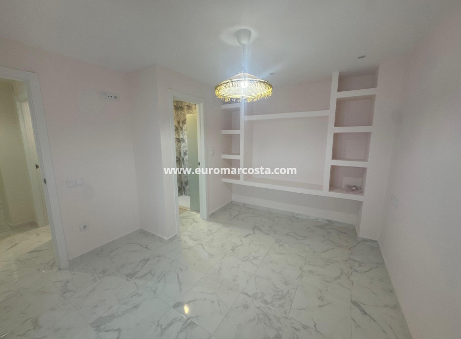 Sale - Apartment / flat - Torrevieja - Muelle Pesquero