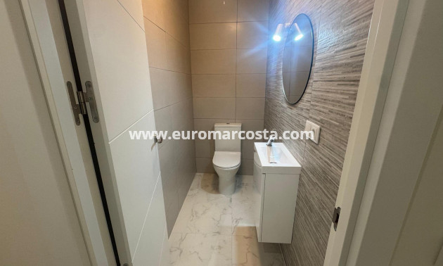 Sale - Apartment / flat - Torrevieja - Muelle Pesquero