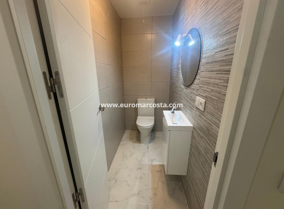Sale - Apartment / flat - Torrevieja - Muelle Pesquero