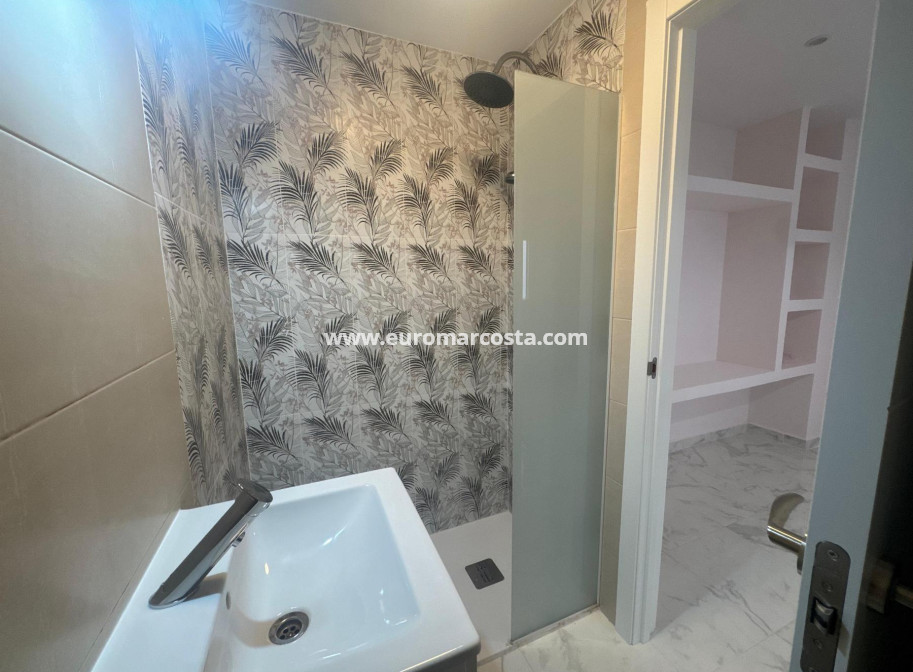 Sale - Apartment / flat - Torrevieja - Muelle Pesquero