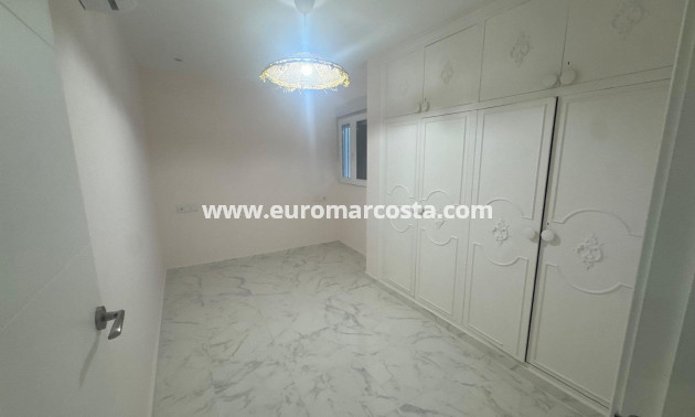 Sale - Apartment / flat - Torrevieja - Muelle Pesquero