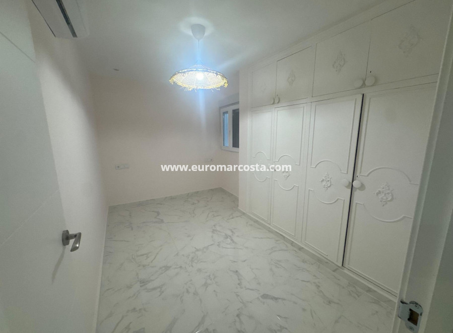 Sale - Apartment / flat - Torrevieja - Muelle Pesquero