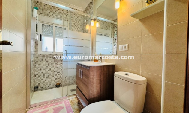 Sale - Apartment / flat - La Mata