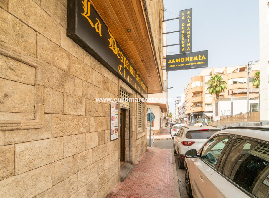 Objekte zum Wiederverkauf - Kommerziell - Torrevieja - TORREVIEJA