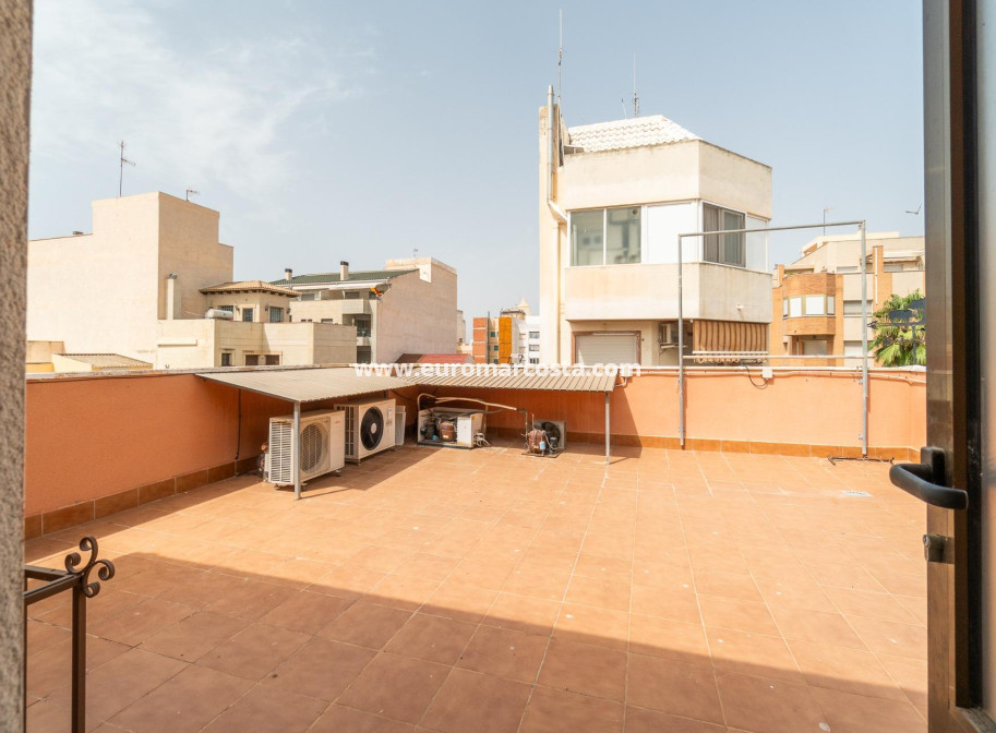 Objekte zum Wiederverkauf - Kommerziell - Torrevieja - TORREVIEJA