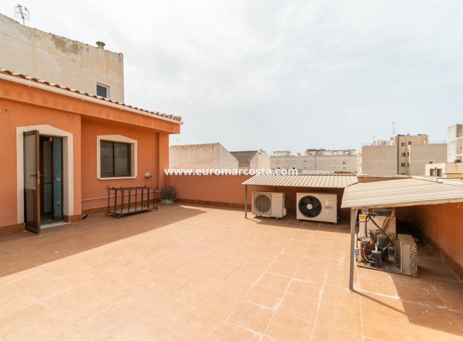 Objekte zum Wiederverkauf - Kommerziell - Torrevieja - TORREVIEJA