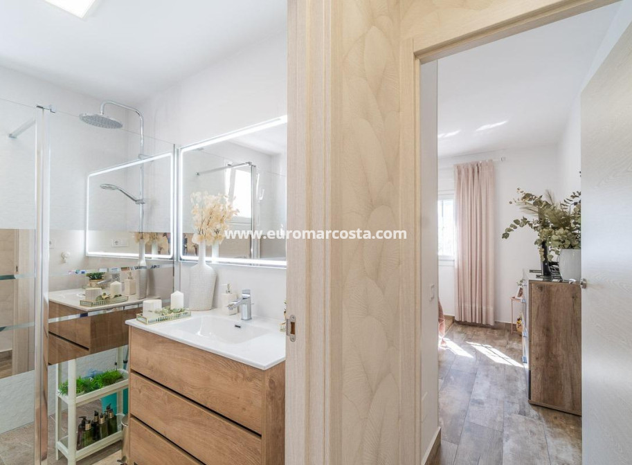 Sale - Villa - San Miguel de Salinas - Orihuela Costa