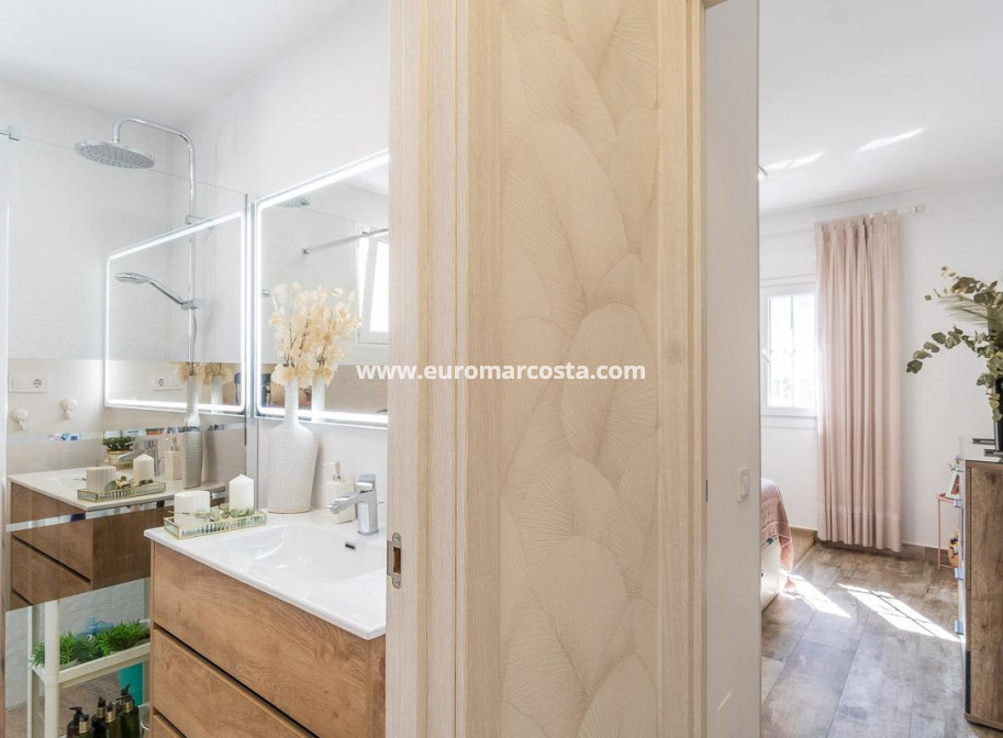 Sale - Villa - San Miguel de Salinas - Orihuela Costa