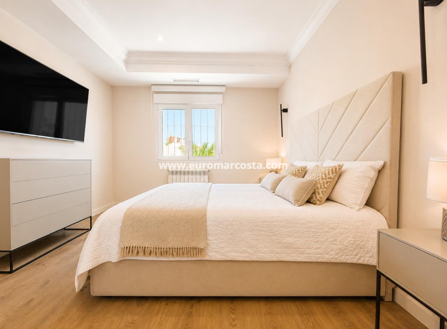 Venta - Villa - Orihuela Costa - Campoamor