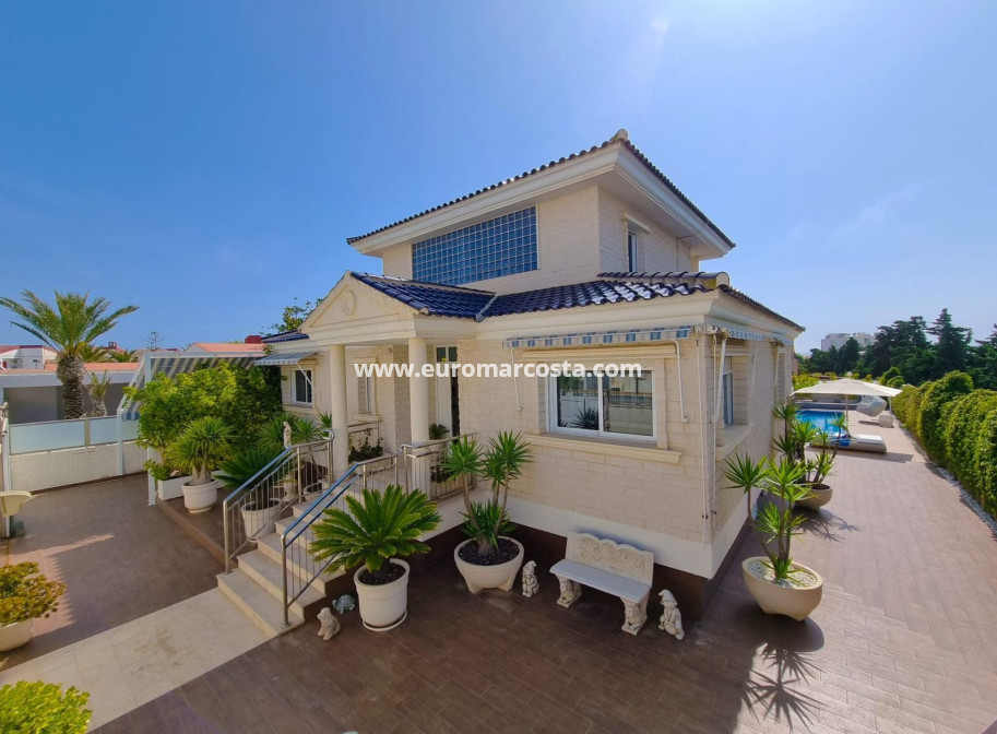 Venta - - CHALET - Torrevieja - La Mata