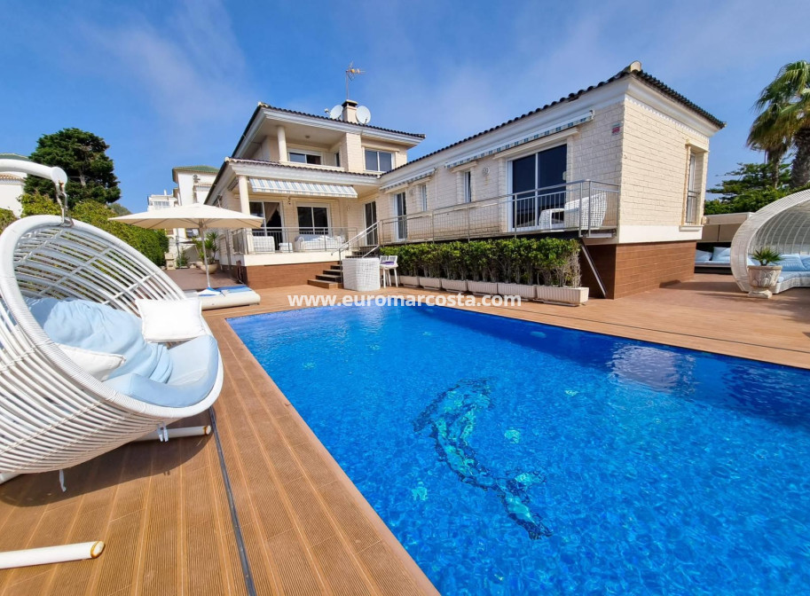 Venta - - CHALET - Torrevieja - La Mata