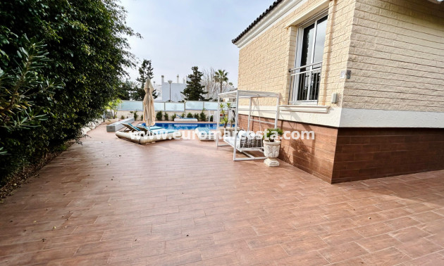 Venta - - CHALET - Torrevieja - La Mata